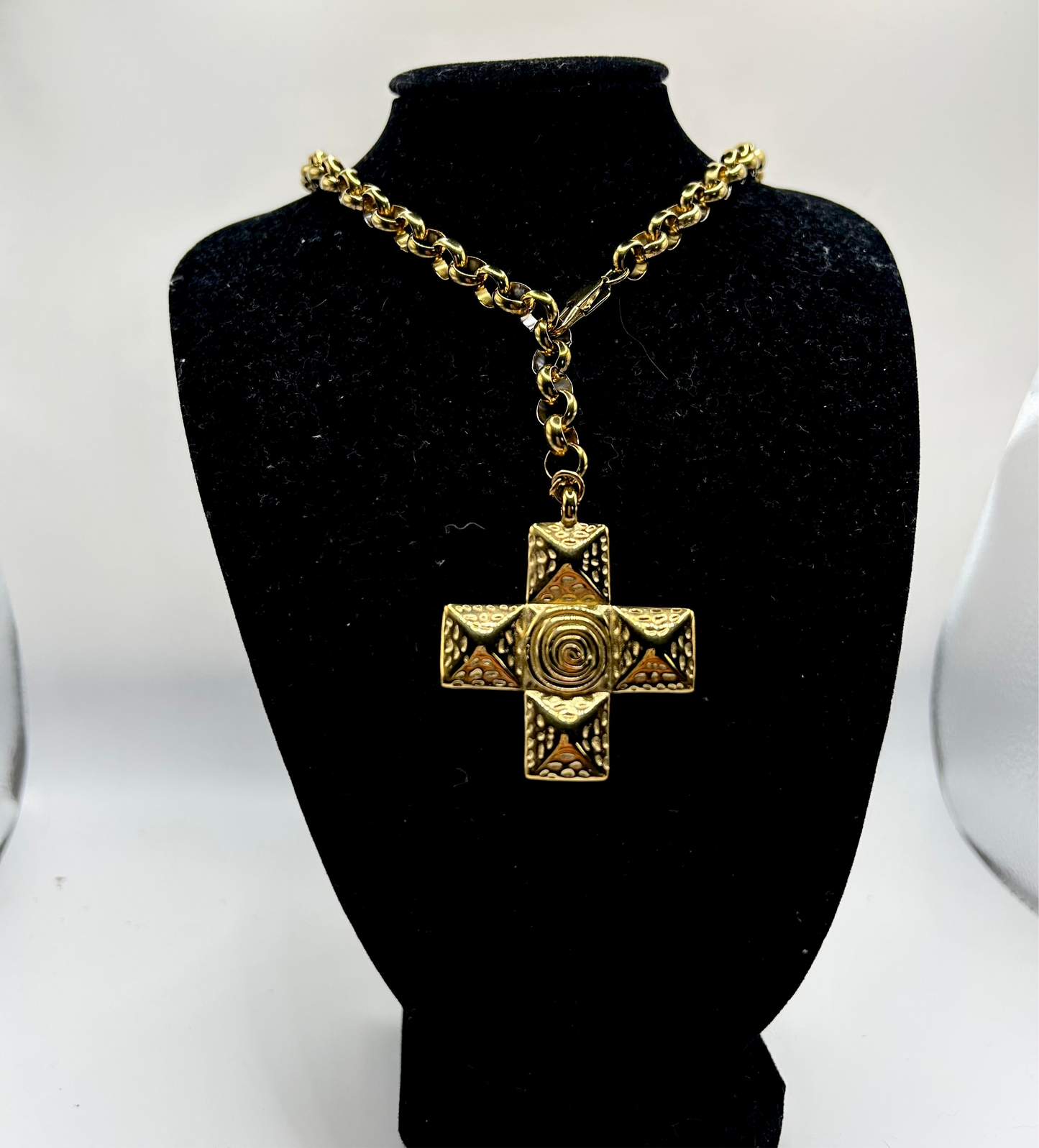 ‘Sasha’ Chunky Cross Chain